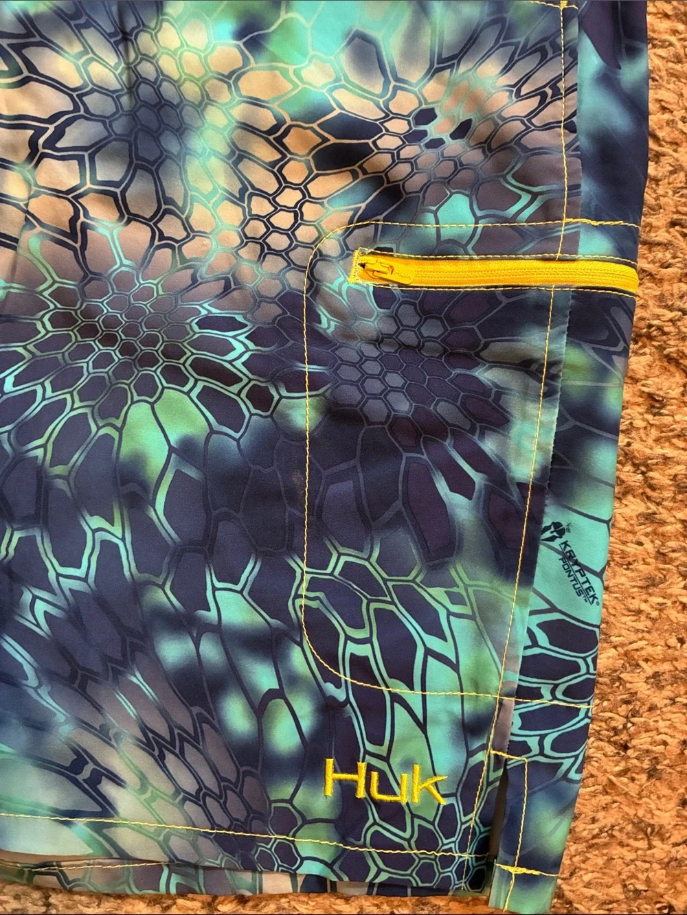 Huk men’s fishing swim shorts -size XL